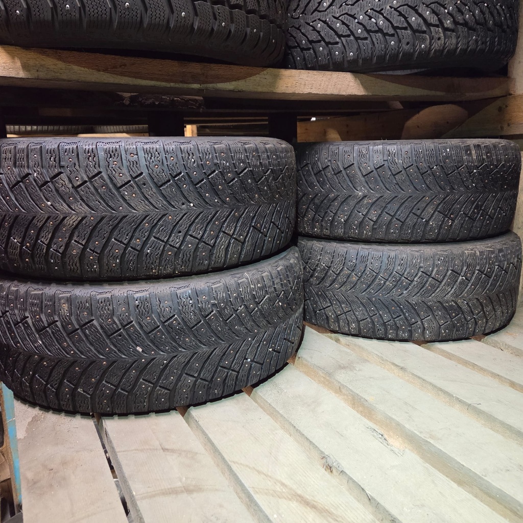 235/55R17 103T Michelin X-Ice North 4 Käytetty nastarengas 4-5,5mm DOT-19