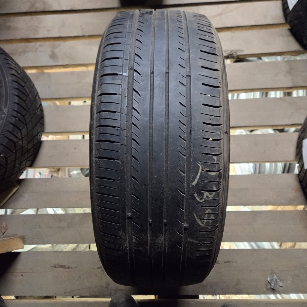 235/55R17 99H Kumho Solus KH17 Käytetty kesärengas 4mm DOT-08