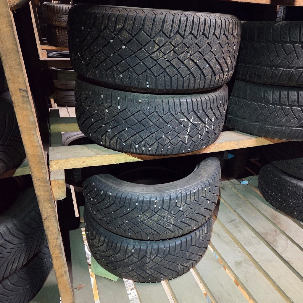 235/50R17 100T XL Continental VikingContact 7 Käytetty kitkarengas 7-7,5mm DOT-21