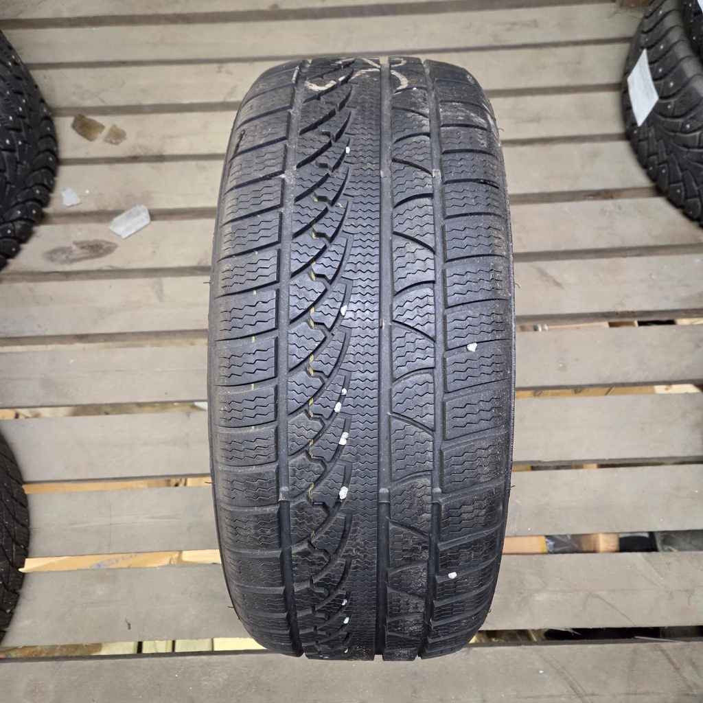 235/45R17 97V Petlas Snow Master W651 Käytetty kitkarengas 7,5mm DOT-16
