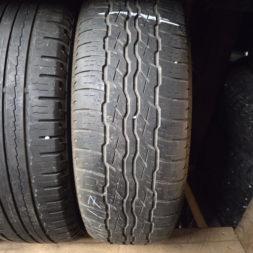 225/65R17 102H Bridgestone Dueler H/T 687 Käytetty kesärengas 4,5mm DOT-14