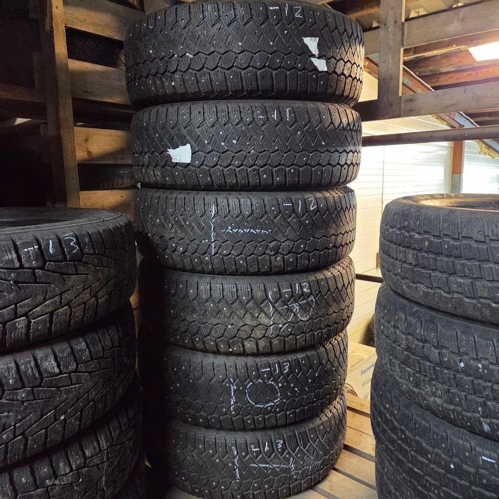 225/65R17 102T Continental IceContact 4x4 Käytetty nastarengas 5-6mm DOT-11 -13