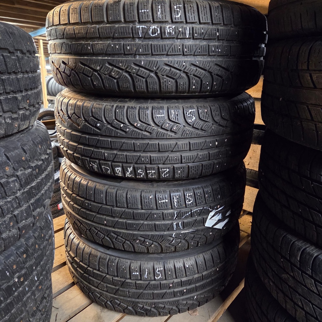 225/60R17 99H Pirelli SottoZero Winter 210 Käytetty kitkarengas 5,5-6,5mm DOT-15