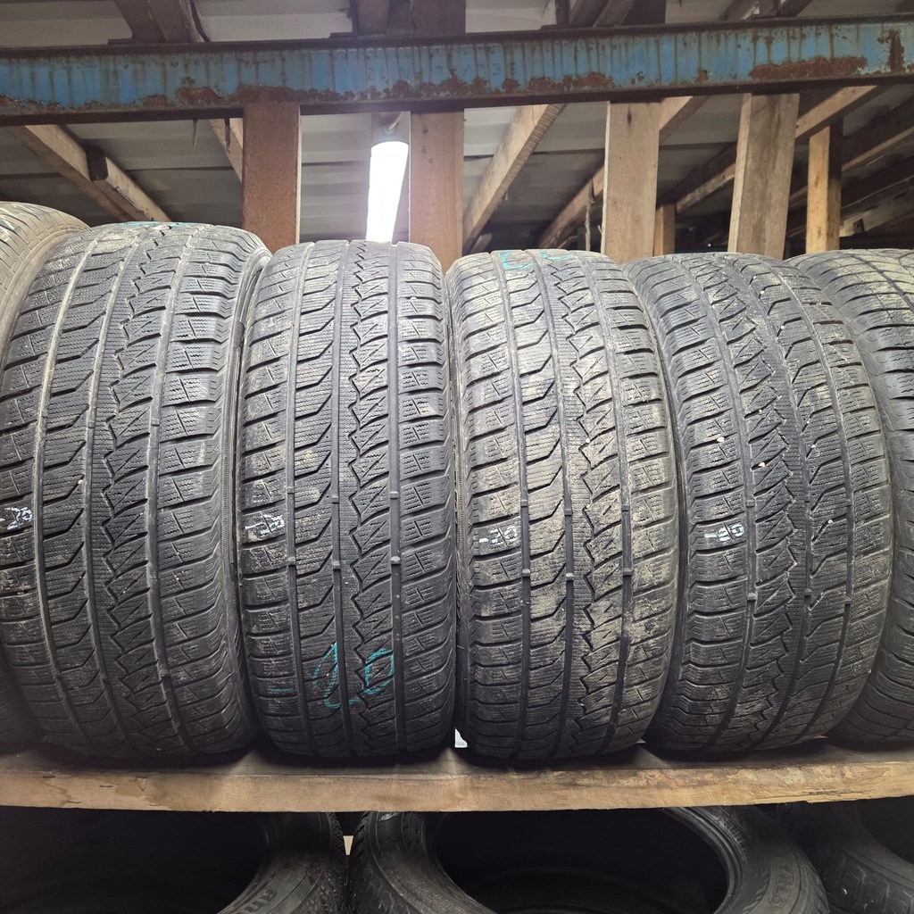 225/60R17 99H Farroad FRD79 Käytetty kitkarengas 6-6,5mm DOT-20