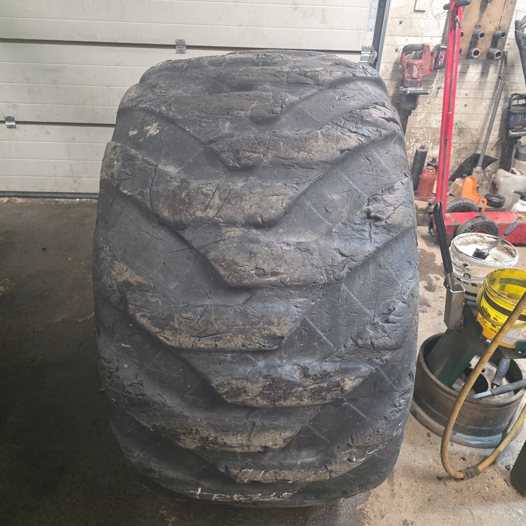 710/45-26.5 20pr Trelleborg Twin Forestry T480 Käytetty Metsäkonerengas 25mm DOT-17