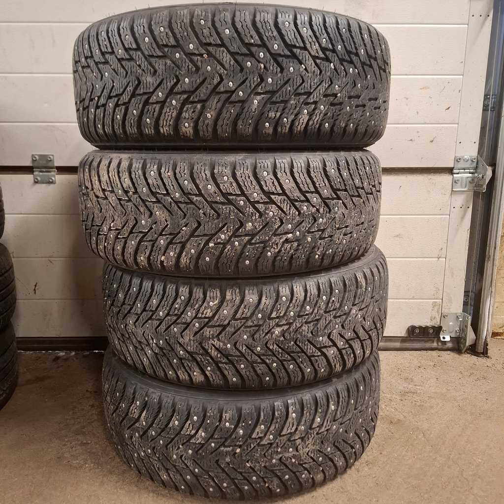 195/60R15 92T XL Nokian Hakkapeliitta 8 Käytetty nastarengas 6,5-7mm DOT-19