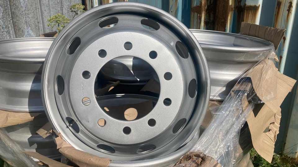 Kuorma-auton vanne jako: 10x285 kr: 221 koko: 8.25x22.5