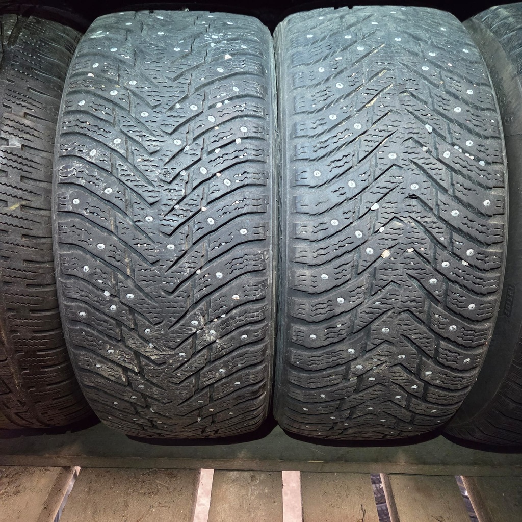 215/50R17 95T XL Nokian Hakkapeliitta 8 Käytetty nastarengas 6-7mm DOT-13