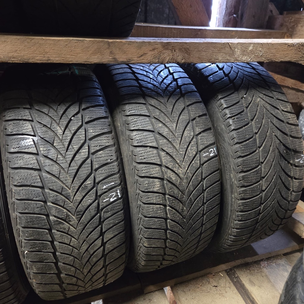 205/50R17 93T Goodyear UltraGrip Ice 2 Käytetty kitkarengas 5-5,5mm DOT-21
