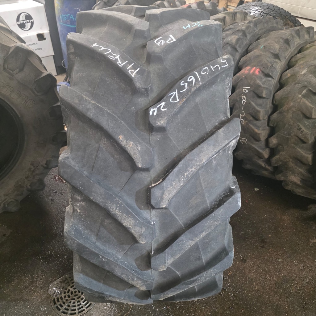 540/65R24 140A8 TL Pirelli TM800 Käytetty rengas DOT-02 31mm