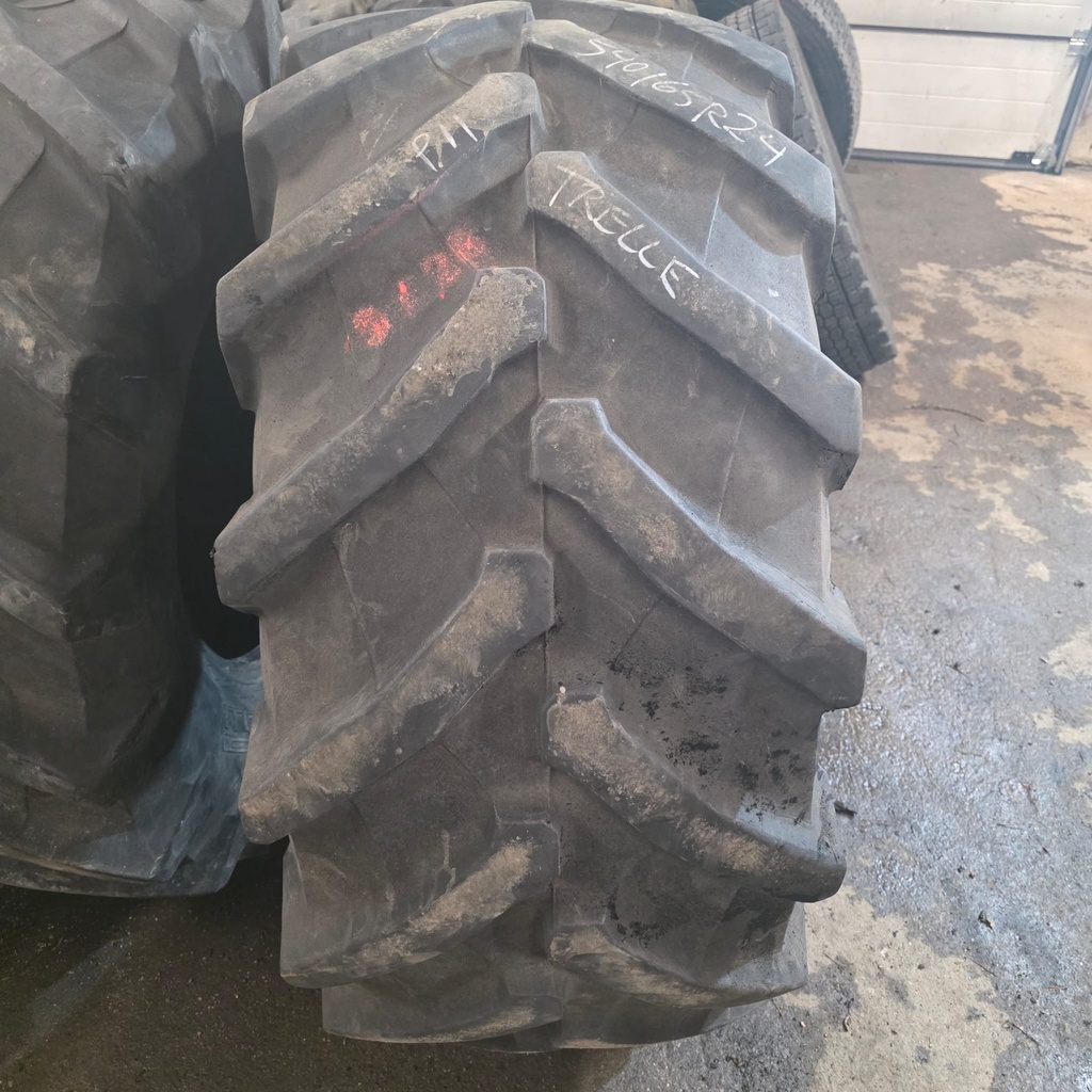 540/65R24 140A8 TL Trelleborg TM800 Käytetty rengas DOT-16 25mm (Korjattu)
