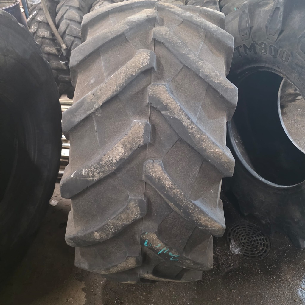 540/65R24 140A8 Trelleborg TM800 Käytetty rengas DOT-16 25mm (Asennus sisärenkaalla)