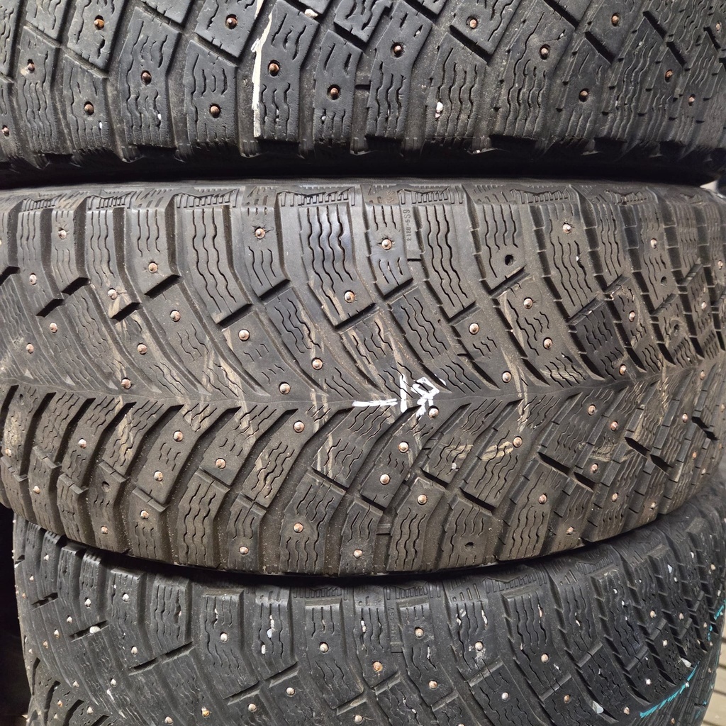 215/55R17 98T Michelin X-Ice North 4 Käytetty nastarengas 4,5mm DOT-18