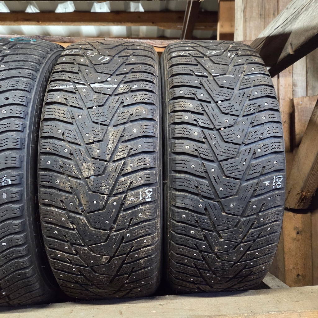 215/55R17 98T Hankook Winter I*Pike RS2 Käytetty nastarengas 4-5mm DOT-18 (nastoja poikki)