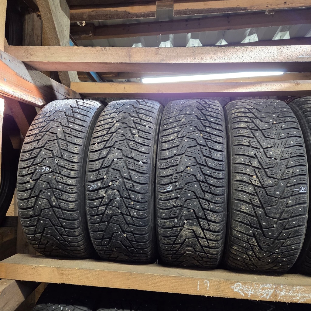 215/55R17 98T Hankook Winter I*Pike RS2 Käytetty nastarengas 6-7,5mm DOT-20
