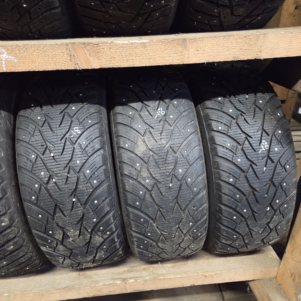 215/55R17 98H Windforce Ice-Spider Käytetty nastarengas 6,5-7mm DOT-18