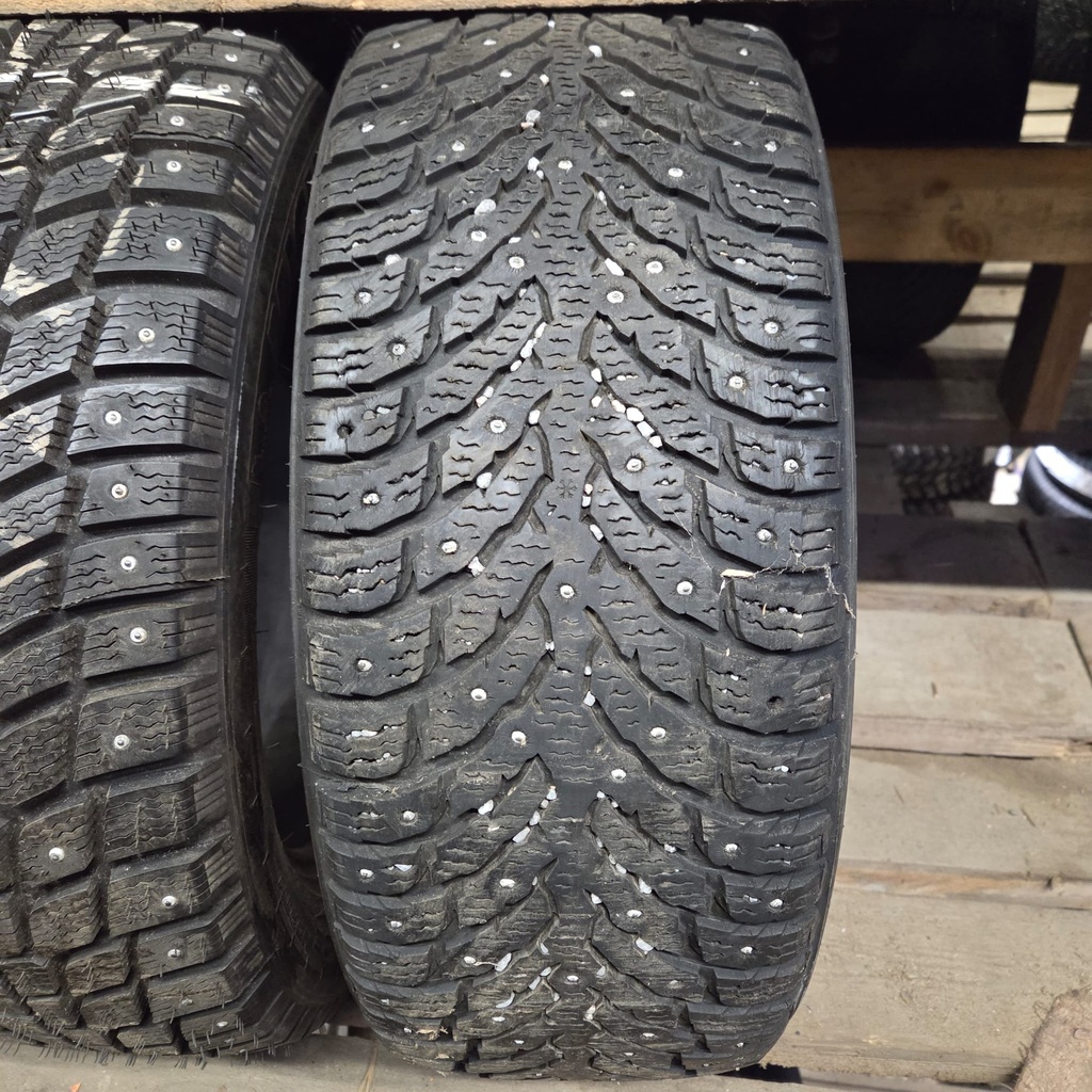 215/55R17 98T Nokian Hakkapeliitta 9 Käytetty nastarengas 5,5mm DOT-18