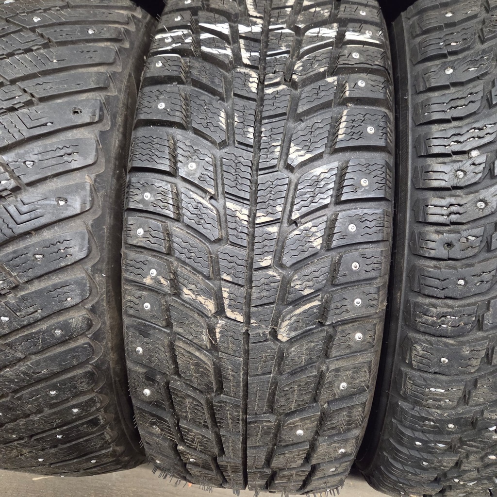 215/55R17 94Q Michelin X-Ice North Käytetty nastarengas Ajamaton DOT-06