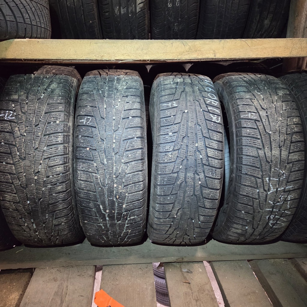 215/60R17 100R XL Nokian Hakkapeliitta R Spory Utility Käytetty kitkarengas 6-8mm DOT-12