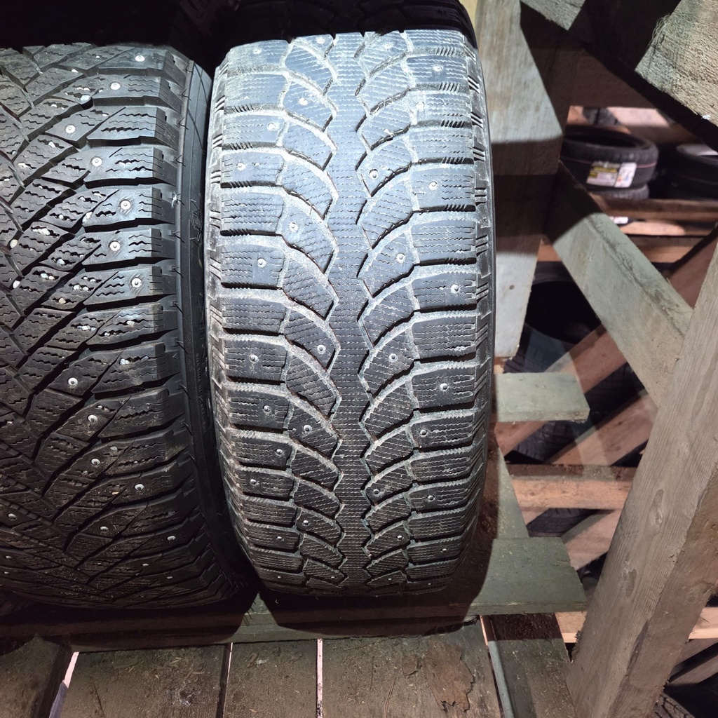 215/60R17 100T Bridgestone Blizzak Spike-01 Käytetty nastarengas 7mm DOT-14