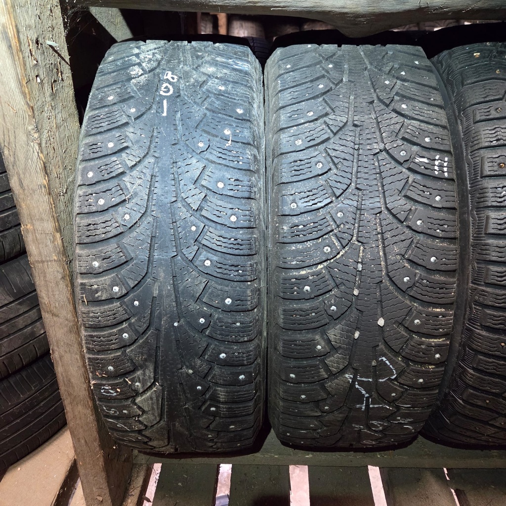 215/60R17 100T Nokian Hakkapeliitta 5 Käytetty nastarengas 4,5-6,5mm DOT-08 ja -11