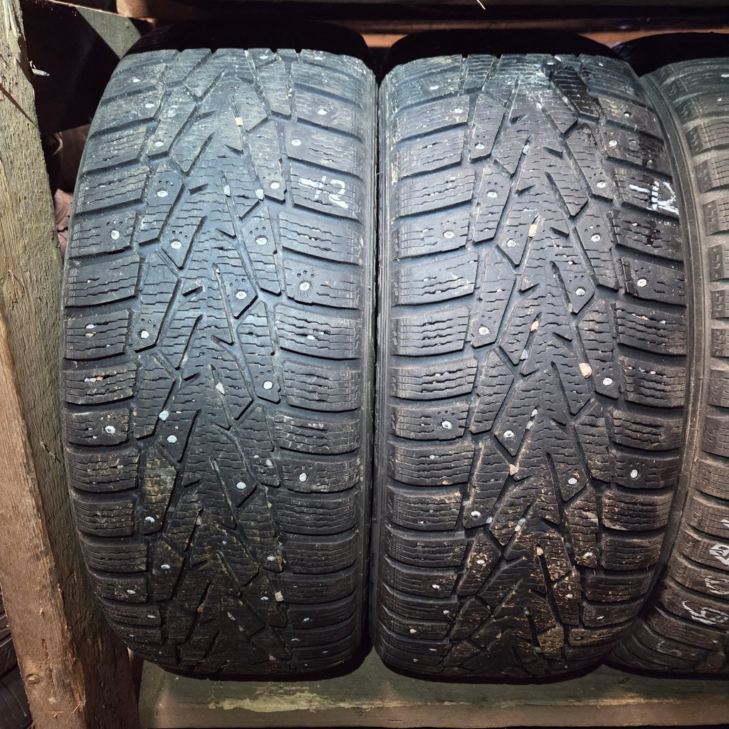 215/60R17 100T Nokian Hakkapeliitta 7 Käytetty nastarengas 6-6,5mm DOT-12