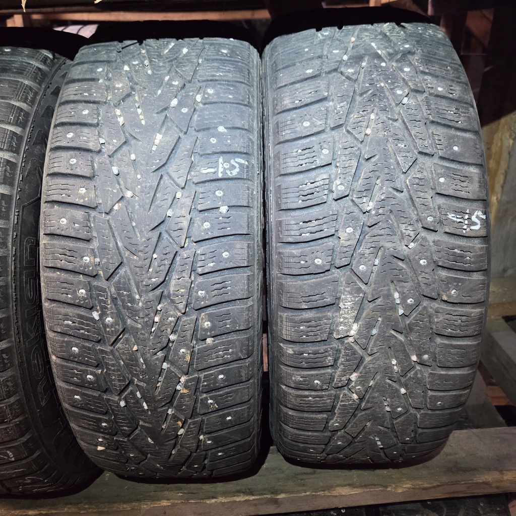 215/60R17 100T Nokian Hakkapeliitta 7 Käytetty nastarengas 5,5mm DOT-15