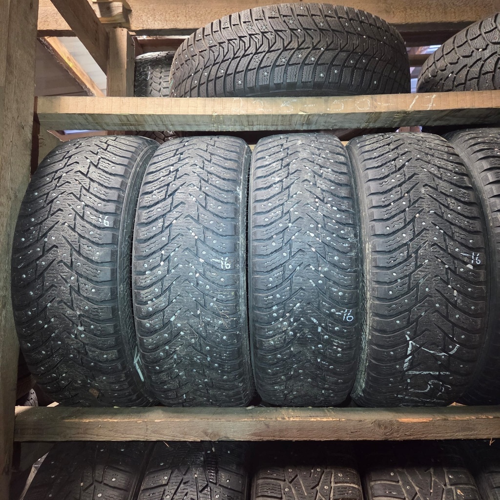 215/60R17 100T Nokian Hakkapeliitta 8 Käytetty nastarengas 7-8mm DOT-16
