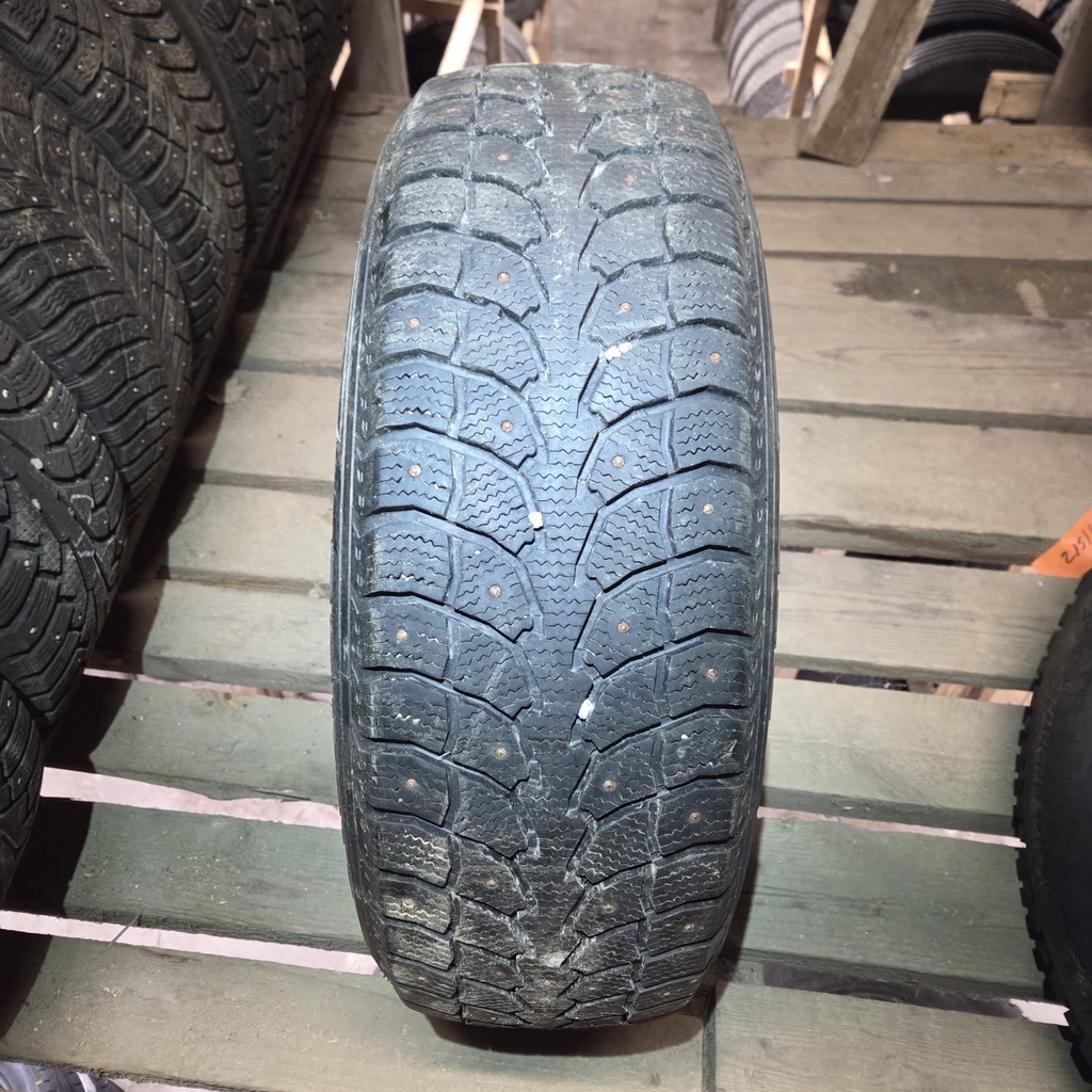 215/60R17 96T Rovelo RWS-677 Käytetty nastarengas 8mm DOT-16
