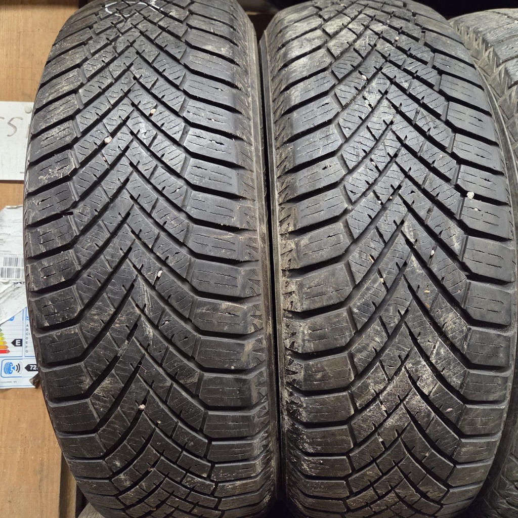 215/65R17 99V Yokohama BluEarth Winter V906 Käytetty kitkarengas 5,5-6,5mm DOT-21