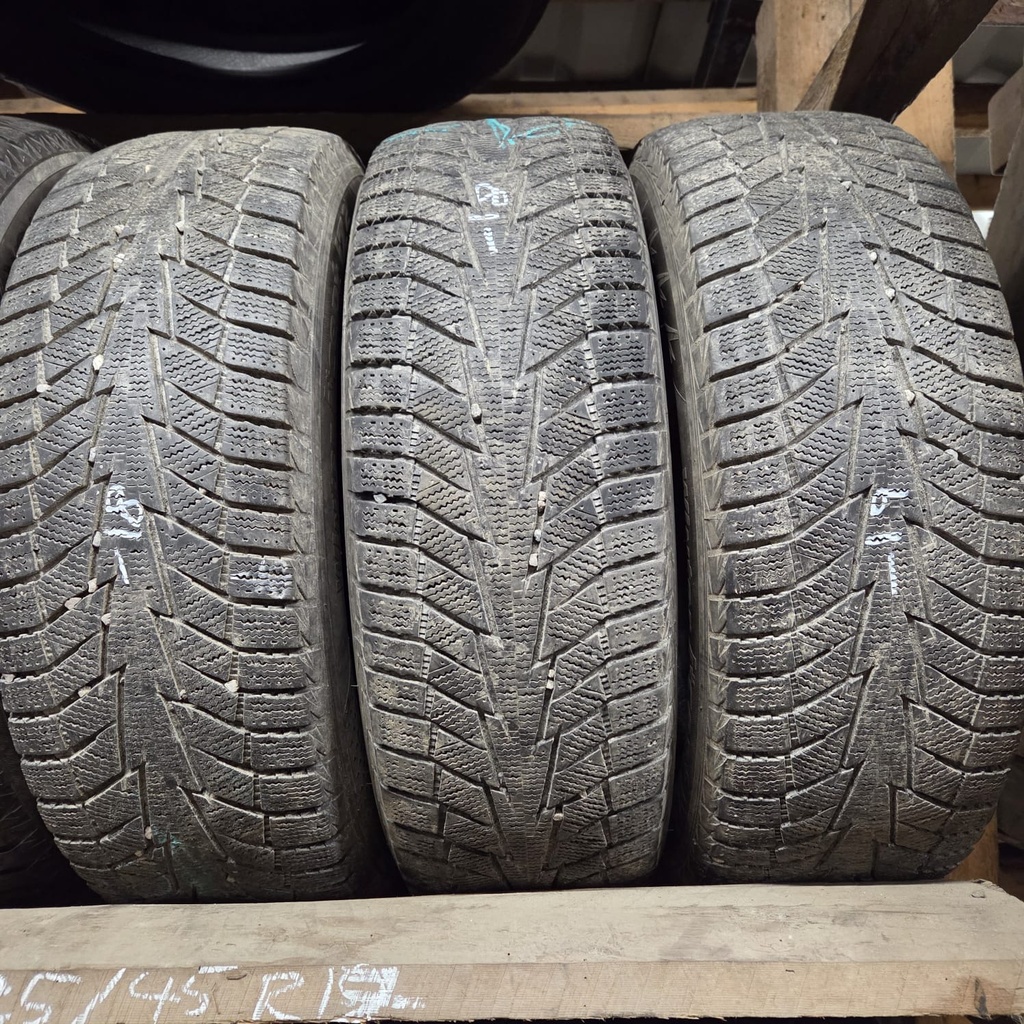 215/65R17 99T Hankook Winter I*cept IZ2 Käytetty kitkarengas 6mm DOT-18 ja -19