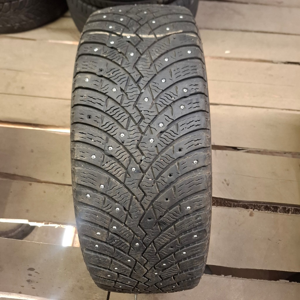 225/55R17 101T Pirelli Ice Zero 2 Käytetty nastarengas 5,5mm DOT-19 (nastoja puuttuu)