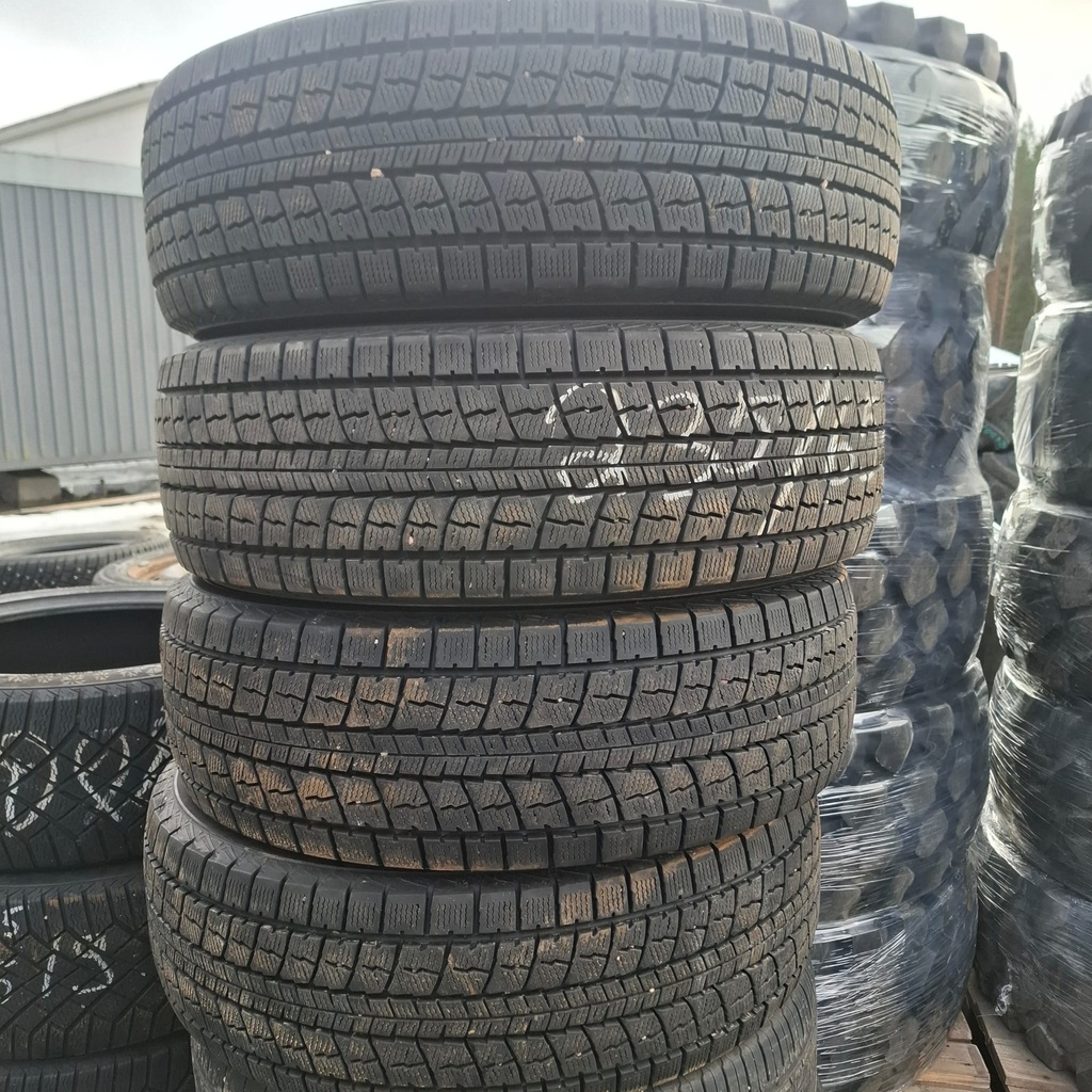 235/65R17 108R XL Falken Espia EPZII SUV Käytetty kitkarengas 8,5-9mm DOT-16