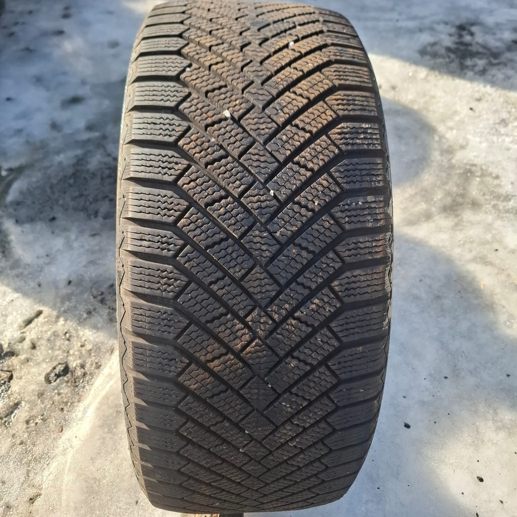275/45R20 110T XL Continental VikingContact 8 Käytetty kitkarengas 7,5mm DOT-24