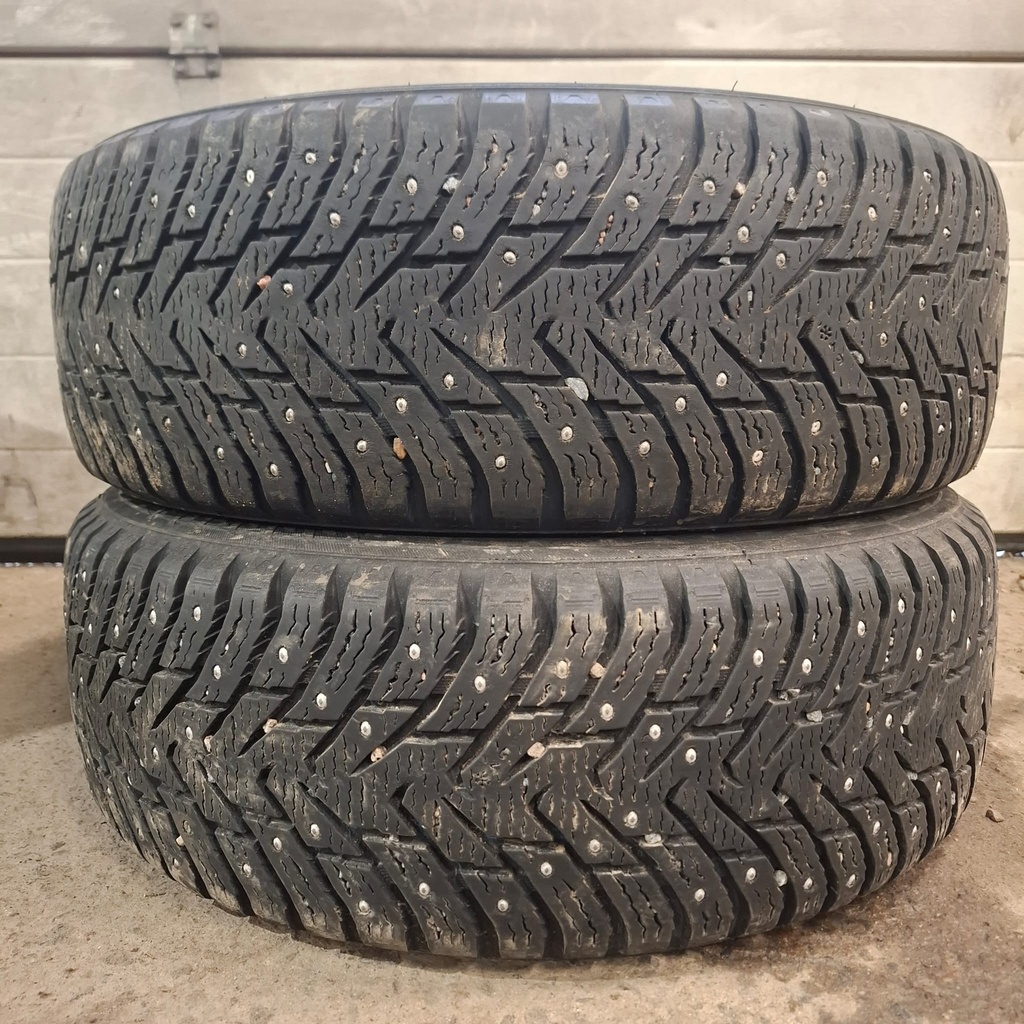 215/65R16 102T XL Nokian Hakkapeliitta 8 SUV Käytetty nastarengas 7-8mm DOT-16 ja -19