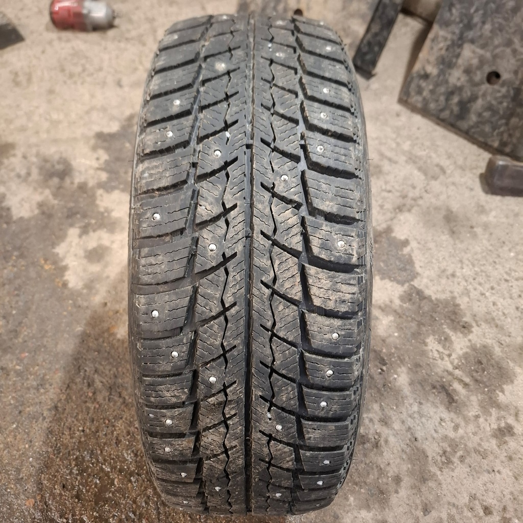 215/60R16 99T Landsail Ice Star IS33 Käytetty nastarengas 7mm DOT-20