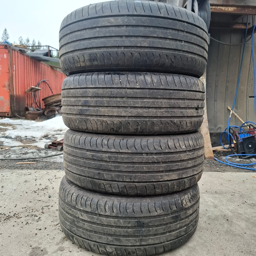 235/55ZR17 103W XL Kontio Bearpaw SportMacro Käytetty kesärengas 5-5,5mm DOT-21