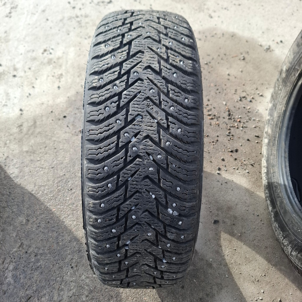185/65R15 92T XL Nokian Hakkapeliitta 8 Käytetty nastarengas 7mm DOT-16