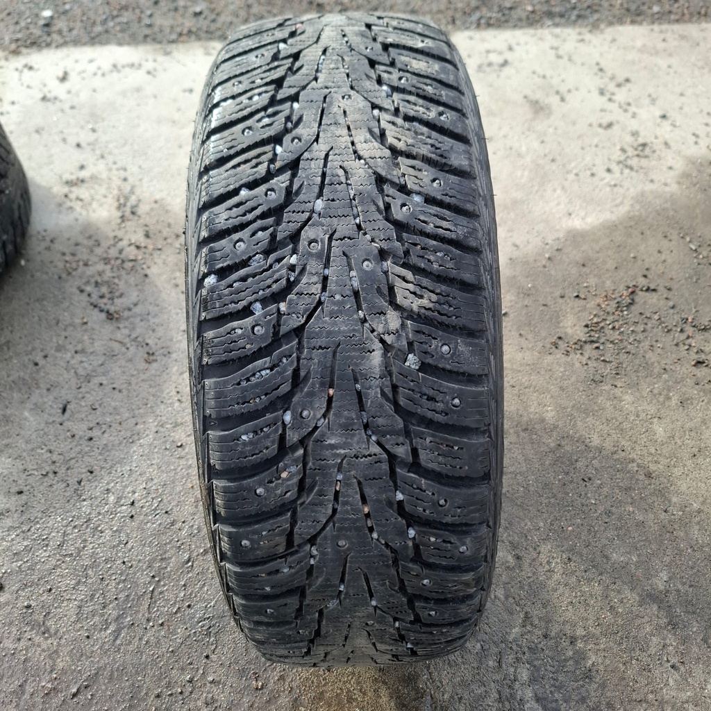 205/55R16 94T XL Nexen Winguard WinSpike WH62 Käytetty nastarengas 8mn DOT-15