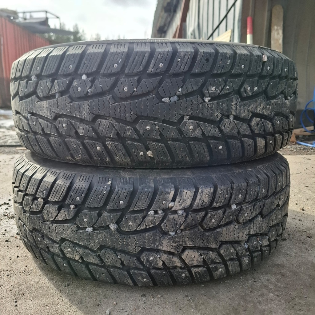 215/60R17 96H Sunful SF-W11 Käytetty nastarengas 8,5mm DOT-22