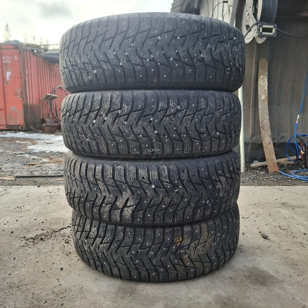 215/65R17 99T Sailun Ice Blazer WST3 Käytetty nastarengas 7-8mm DOT-19