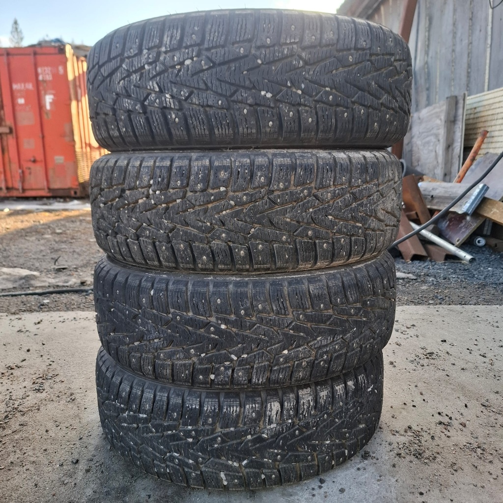 175/65R15 88T XL Nokian Hakkapeliitta 7 Käytetty nastarengas 8-9mm DOT-13