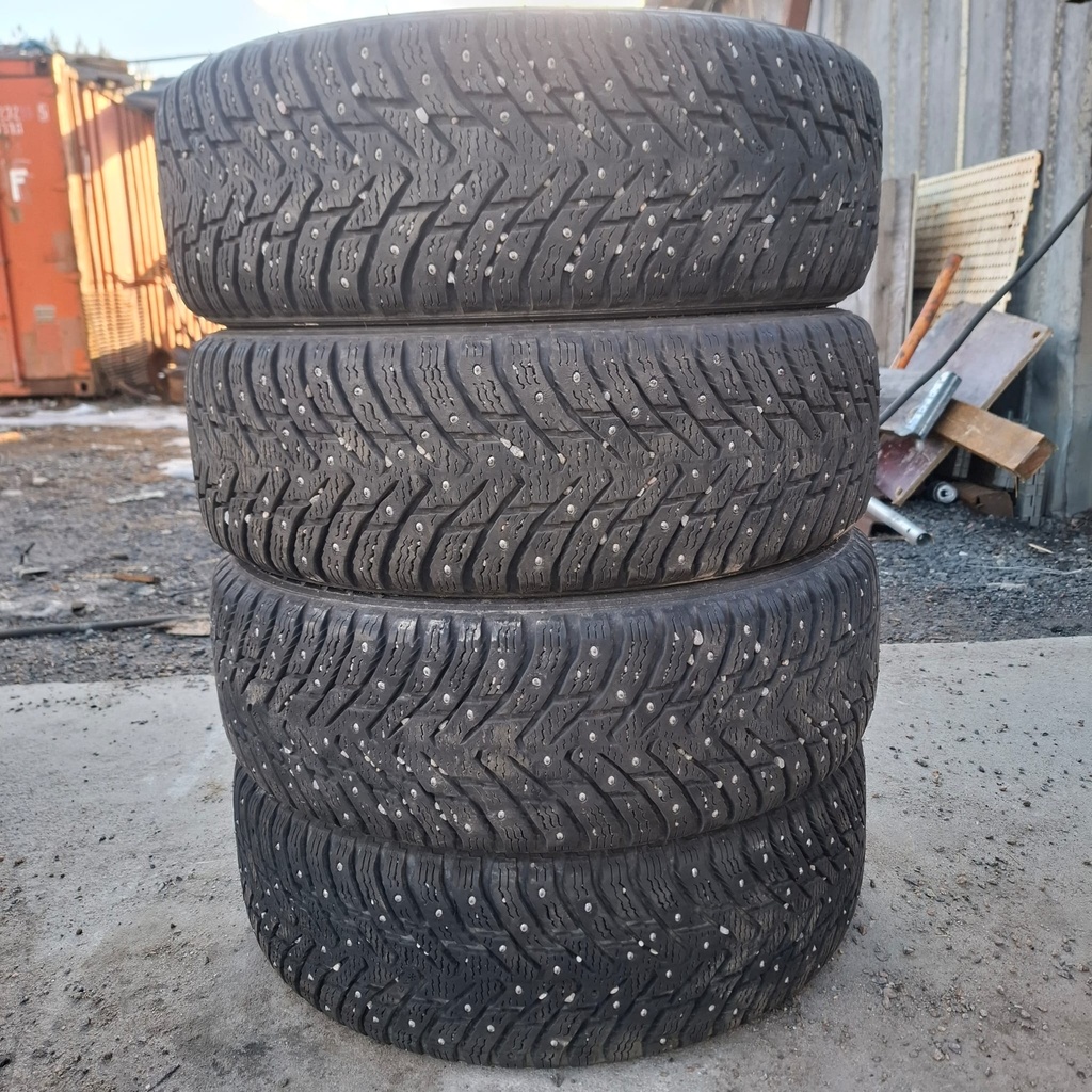 195/65R15 95T XL Nokian Hakkapeliitta 8 Käytetty nastarengas 6,5-7mm DOT-15 ja -16