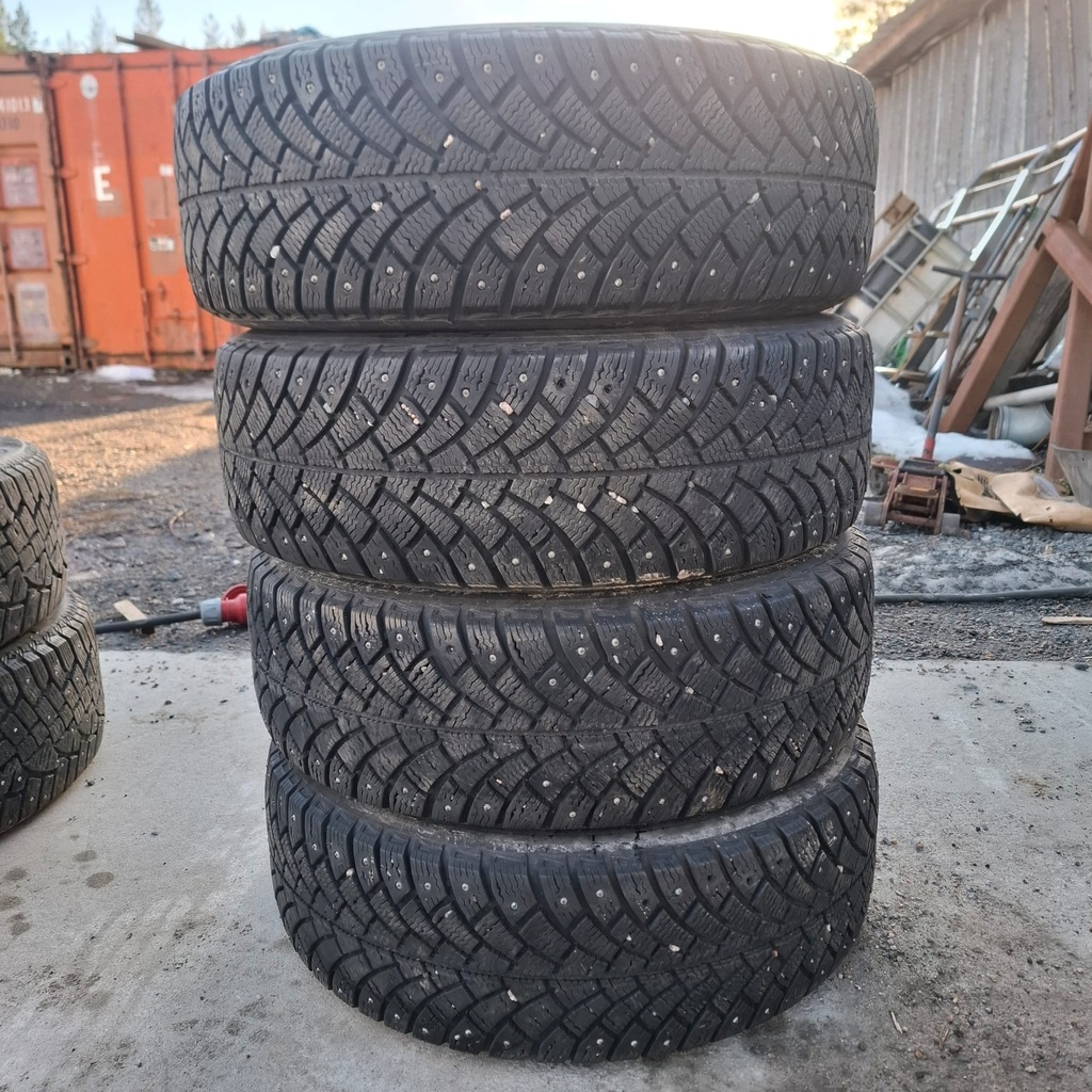 195/65R15 95Q BFGoodrich G-Force Käytetty nastarengas 6,5-7mm DOT-16