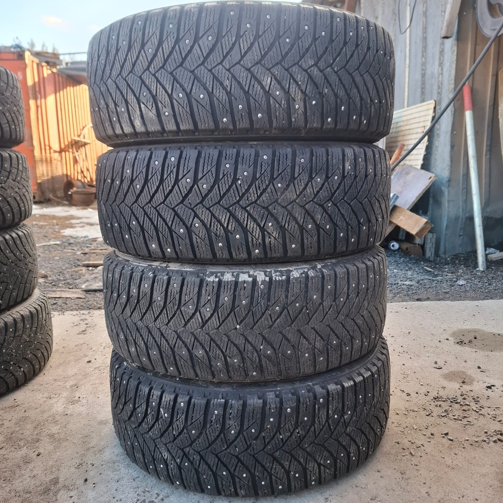 195/60R15 92T XL Triangle Icelink Käytetty nastarengas 5,5-7mm DOT-16