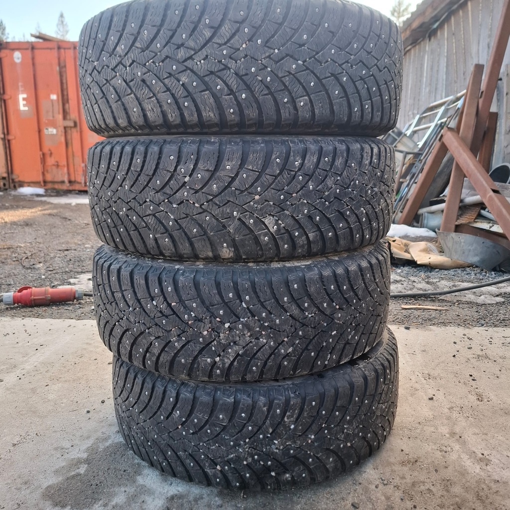 205/60R16 96T Pirelli Ice Zero 2 Käytetty nastarengas 6-7mm DOT-19