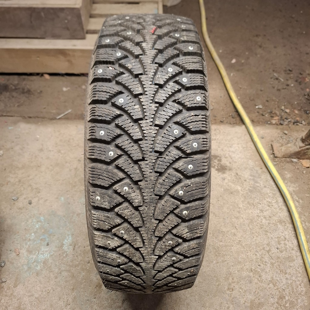 205/65R15 94T Nokian Hakkapeliitta 4 Käytetty nastarengas 8mm DOT-05