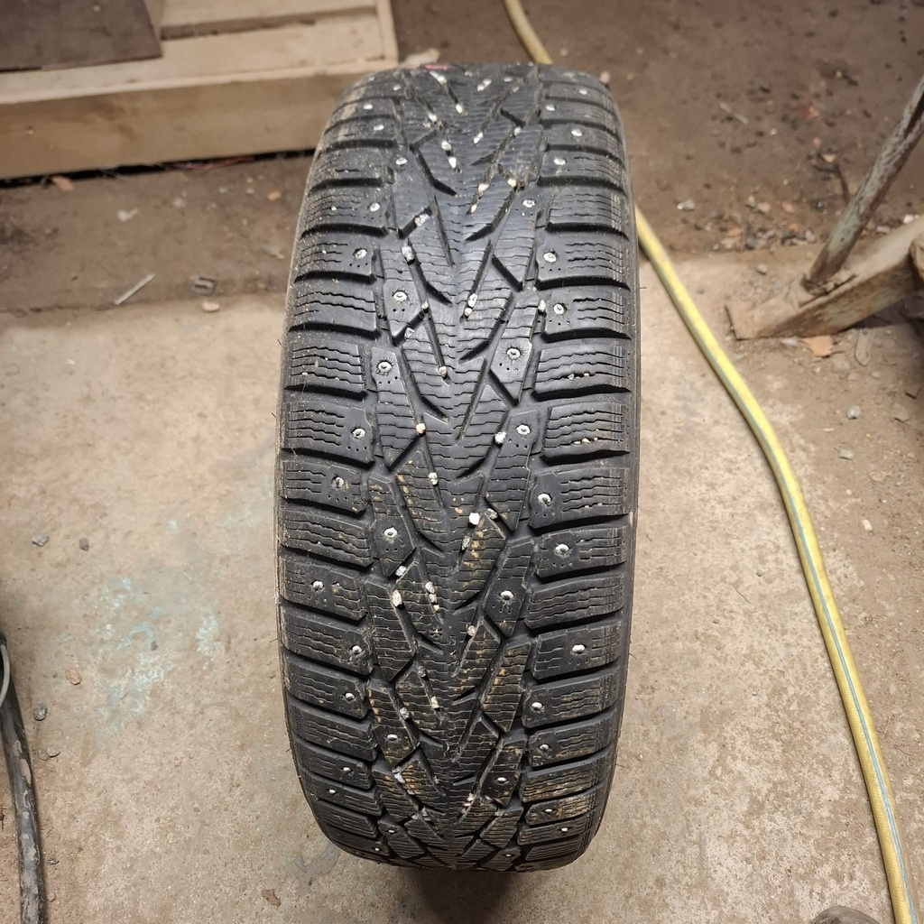 205/65R15 99T XL Nokian Hakkapeliitta 7 Käytetty nastarengas 7,5mm DOT-10