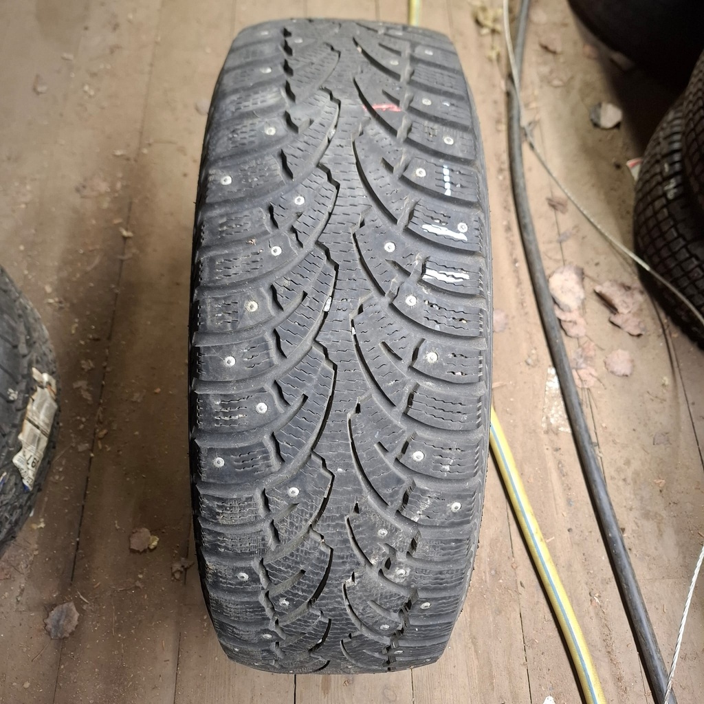 205/65R15 99T XL Bridgestone Noranza 2 EVO Käytetty nastarengas 6,5mm DOT-11