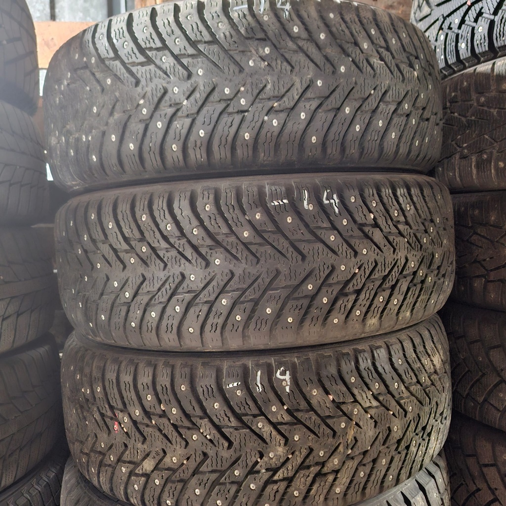 205/65R15 99T XL Nokian Hakkapeliitta 8 Käytetty nastarengas 5-6mm DOT-14